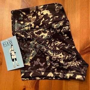NWT: FLEO Butterfly Camo Original - Small